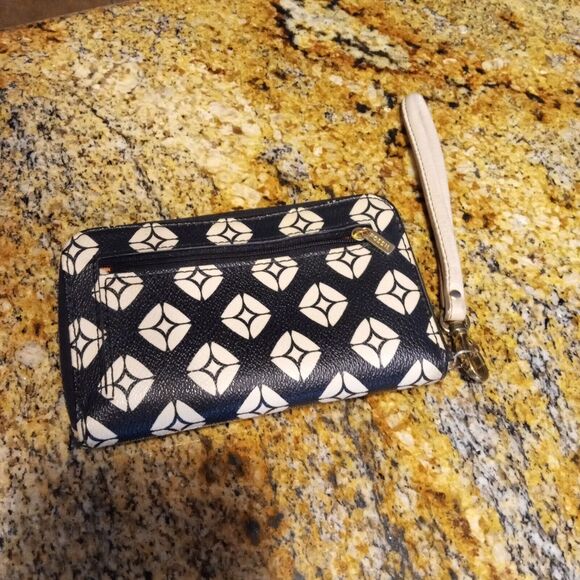 Fossil Women’s Sydney White and Black Zipper Zip Around Wristlets Wallet - Picture 2 of 9